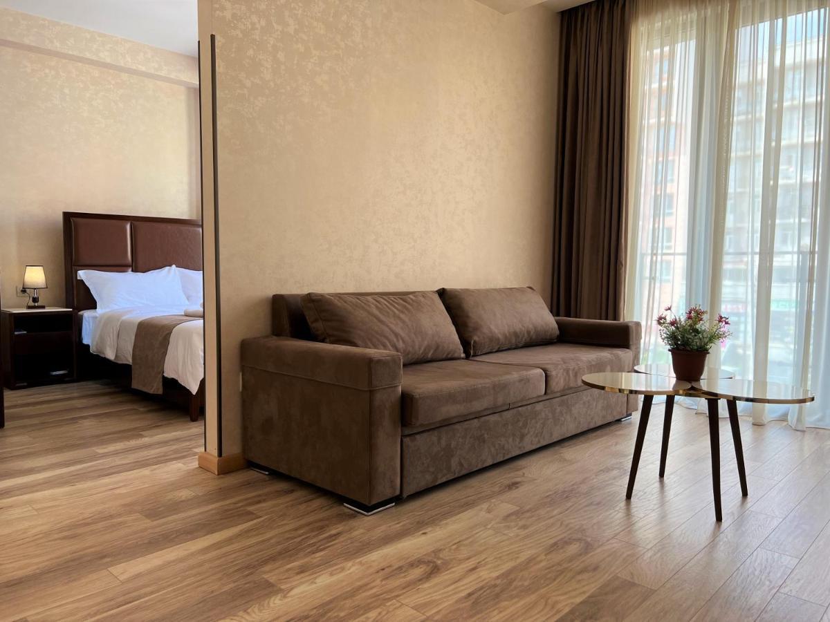 Aura Hotel Tbilisi Exterior photo