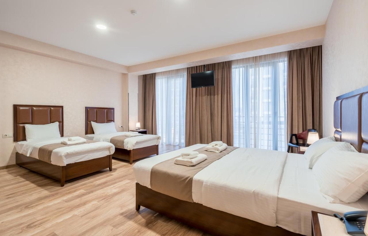Aura Hotel Tbilisi Exterior photo