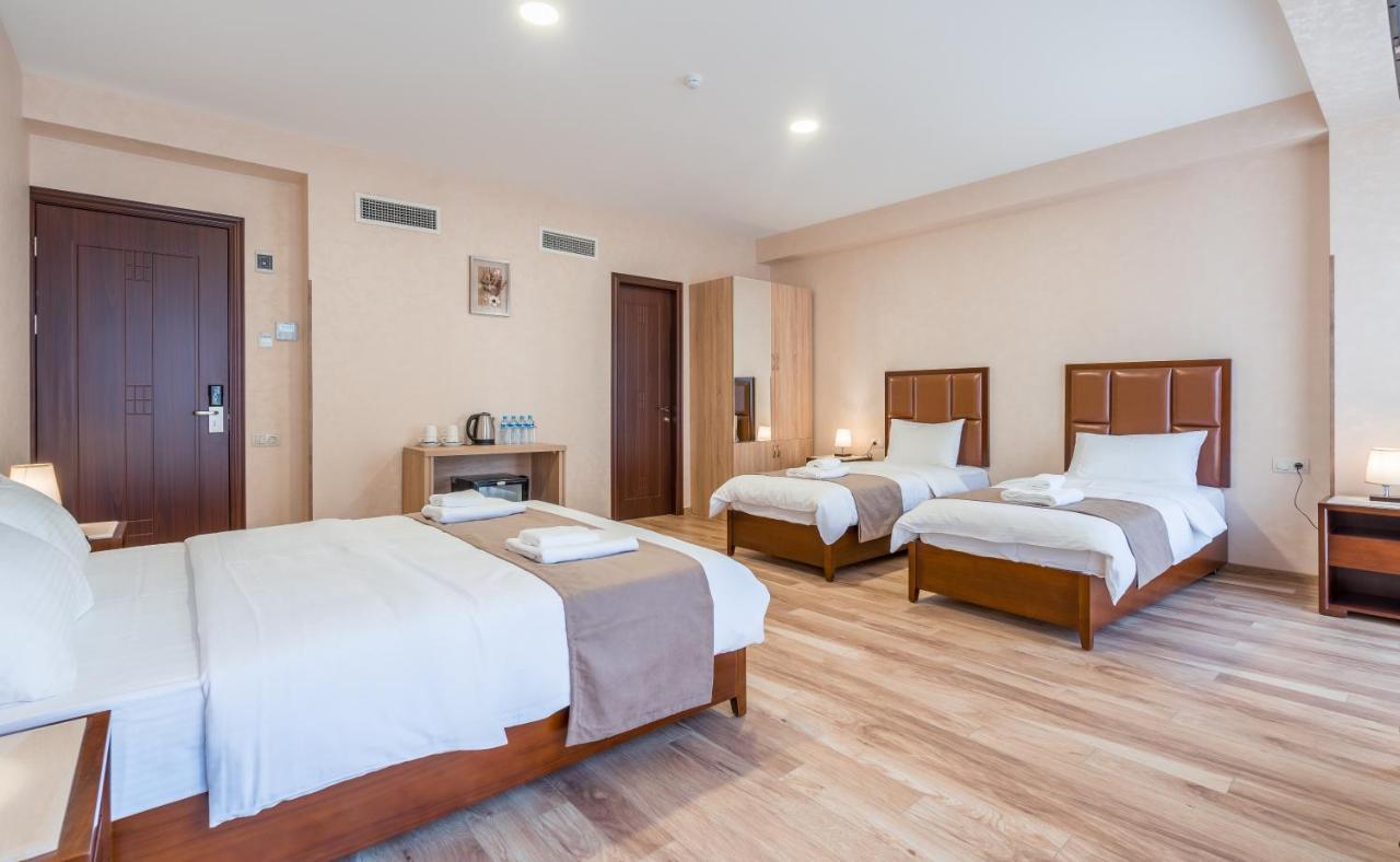 Aura Hotel Tbilisi Exterior photo
