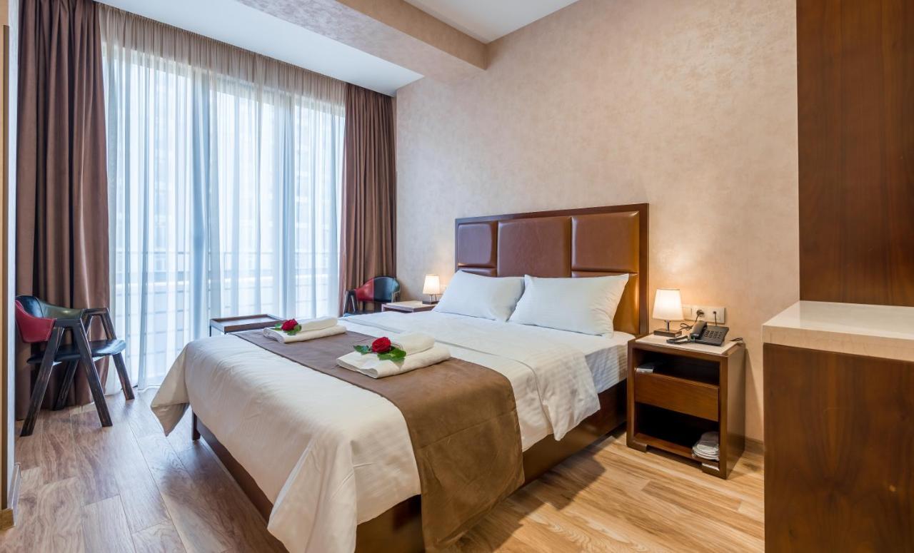 Aura Hotel Tbilisi Exterior photo